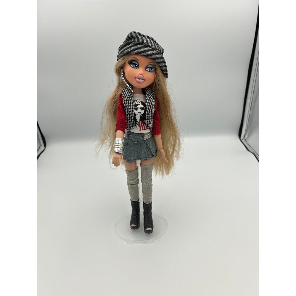 Bratz Cloe Let's Talk fashion doll